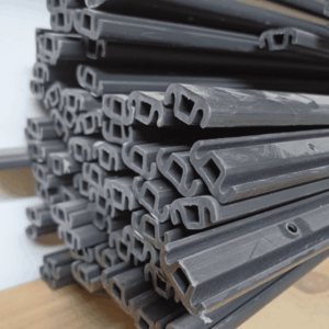 Porta burlete perimetral tipo "J" corredera