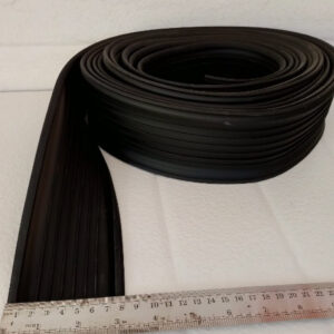 Burlete lado bisagras, con estrias x mt